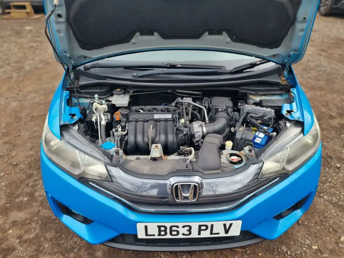 2014-honda-fit-hybrid-big-47