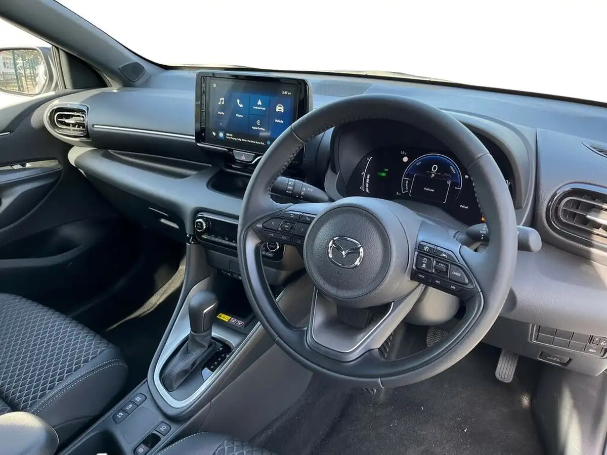 2025-mazda-mazda2-15-homura-big-4