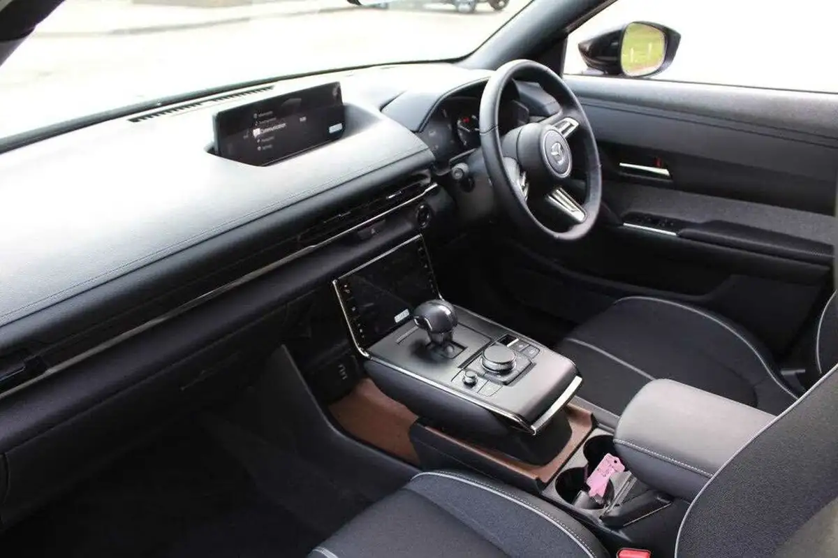 2023-mazda-mx-30-e-makoto-145ps-0cc-big-15