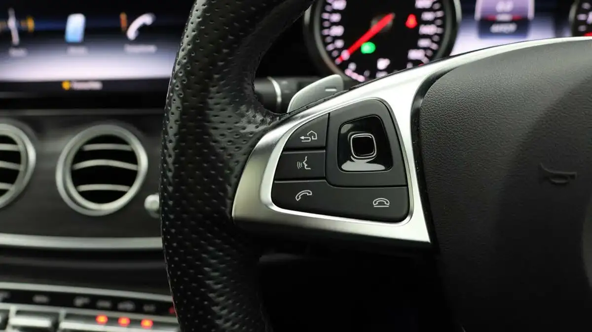 2018-mercedes-benz-e-class-30d-e350d-amg-line-premiumss-saloon-4d-4matic-big-21