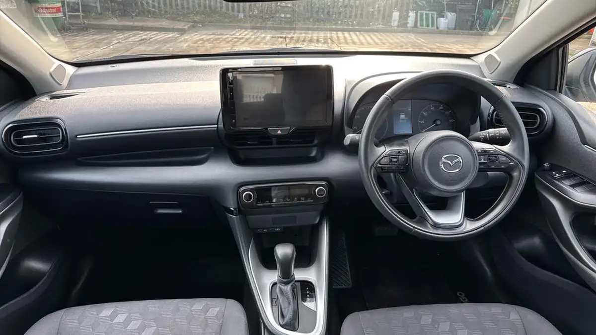 2024-mazda-mazda2-15-centre-line-big-10