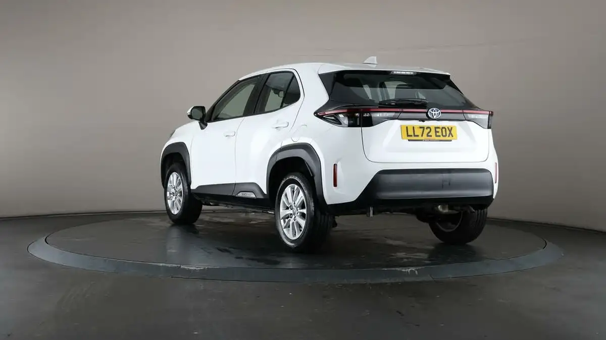 2023-toyota-yaris-cross-15-vvt-i-icon-big-57