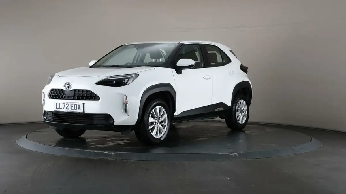 2023-toyota-yaris-cross-15-vvt-i-icon-big-33