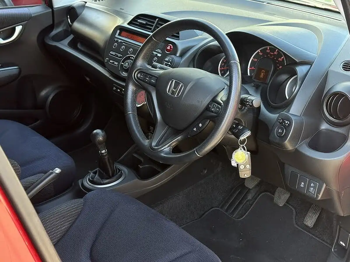 2014-honda-jazz-14-es-plus-big-3