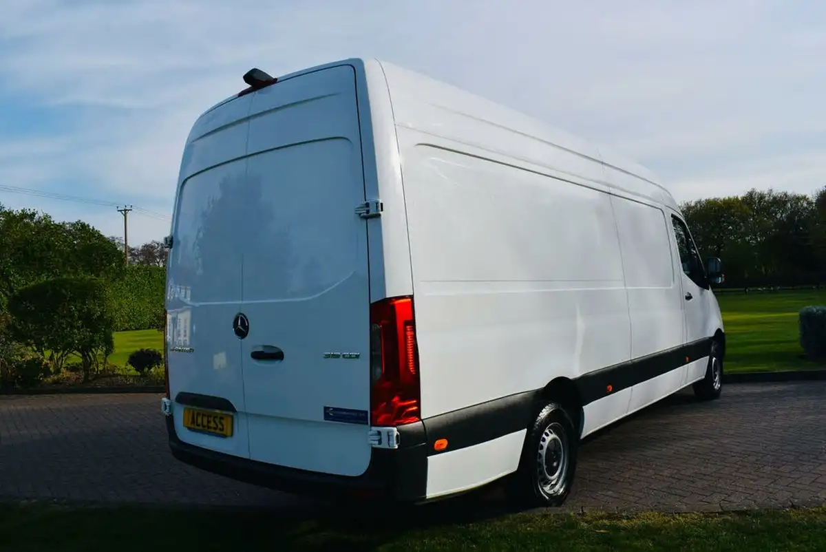 2023-mercedes-benz-sprinter-big-6