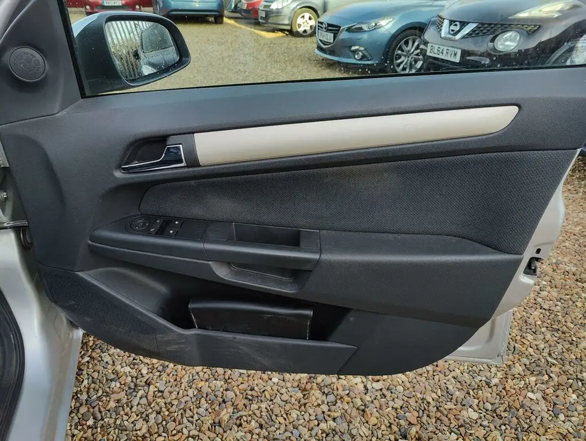 2007-vauxhall-astra-14-club-hatchback-big-12