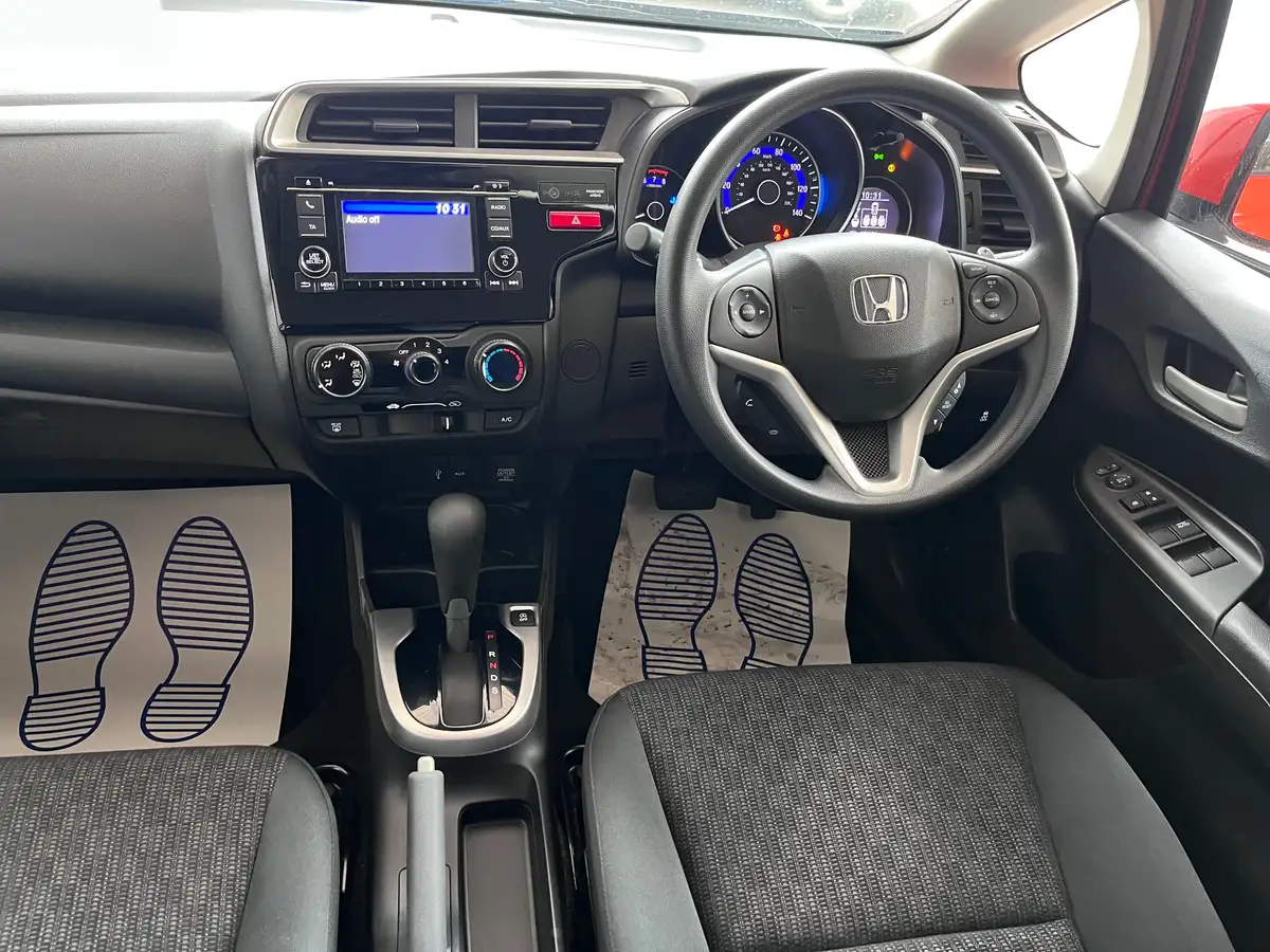 2016-honda-jazz-13-i-vtec-s-cvt-big-8