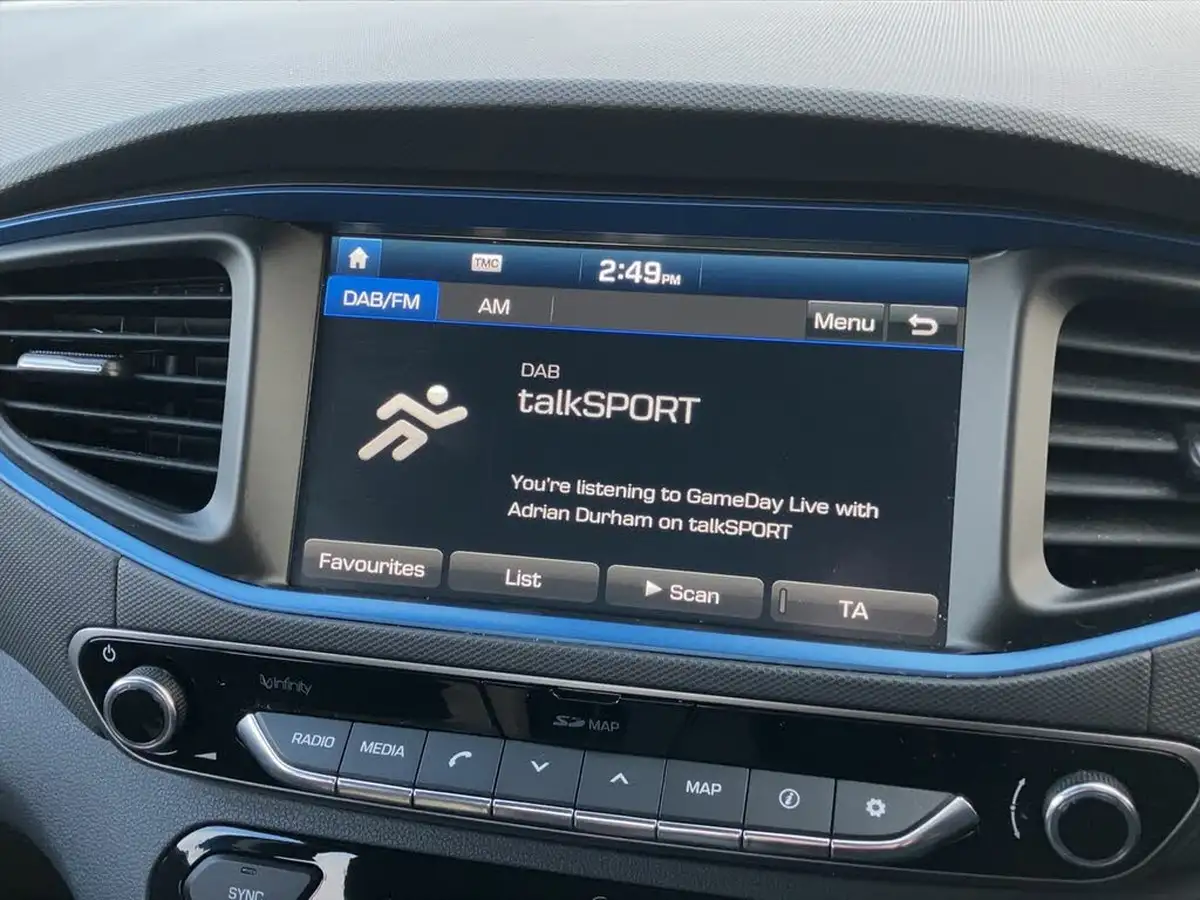 2018-hyundai-ioniq-16-gdi-premium-hybrid-big-10