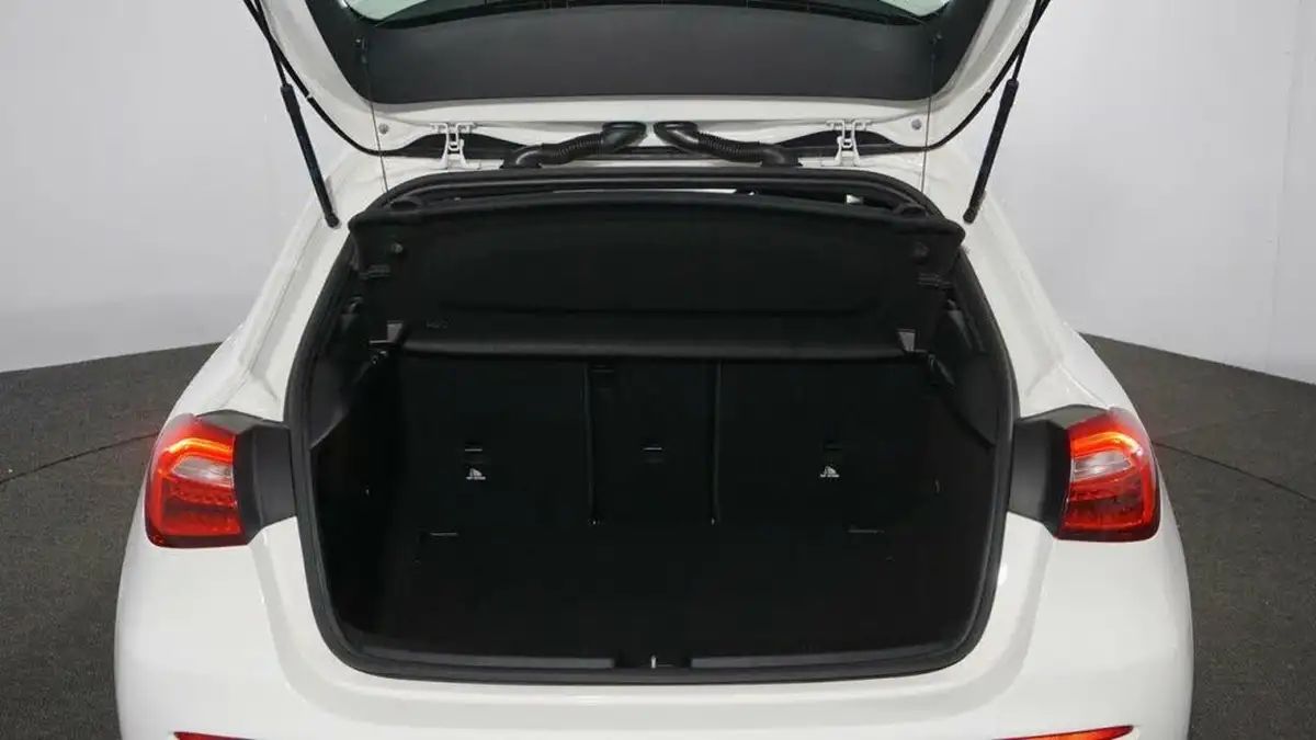 2019-mercedes-benz-a-class-13-a180-se-big-19