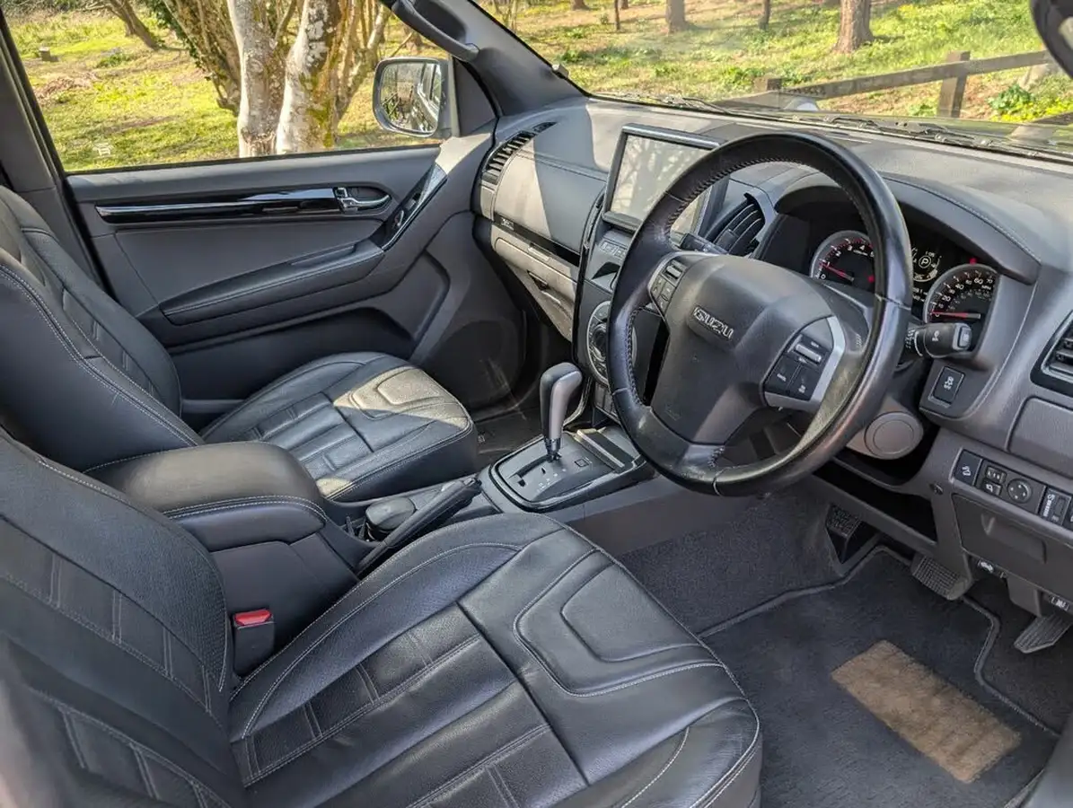 2019-isuzu-d-max-19td-blade-auto-big-11