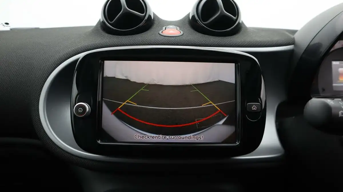 2021-smart-forfour-eq-premium-big-25