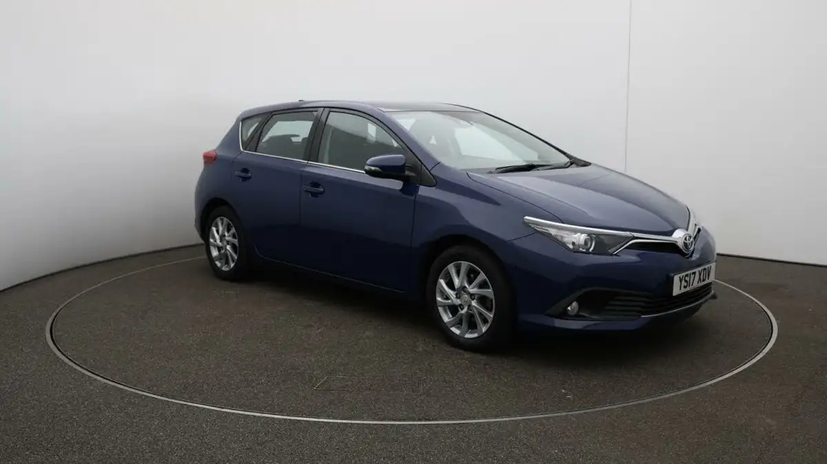 2017-toyota-auris-18-vvt-i-hsd-business-edition-tss-hatchback-big-1