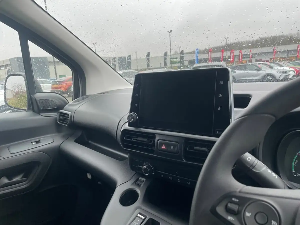 2025-vauxhall-combo-e-50kwh-prime-2300-l1h1-panel-big-7