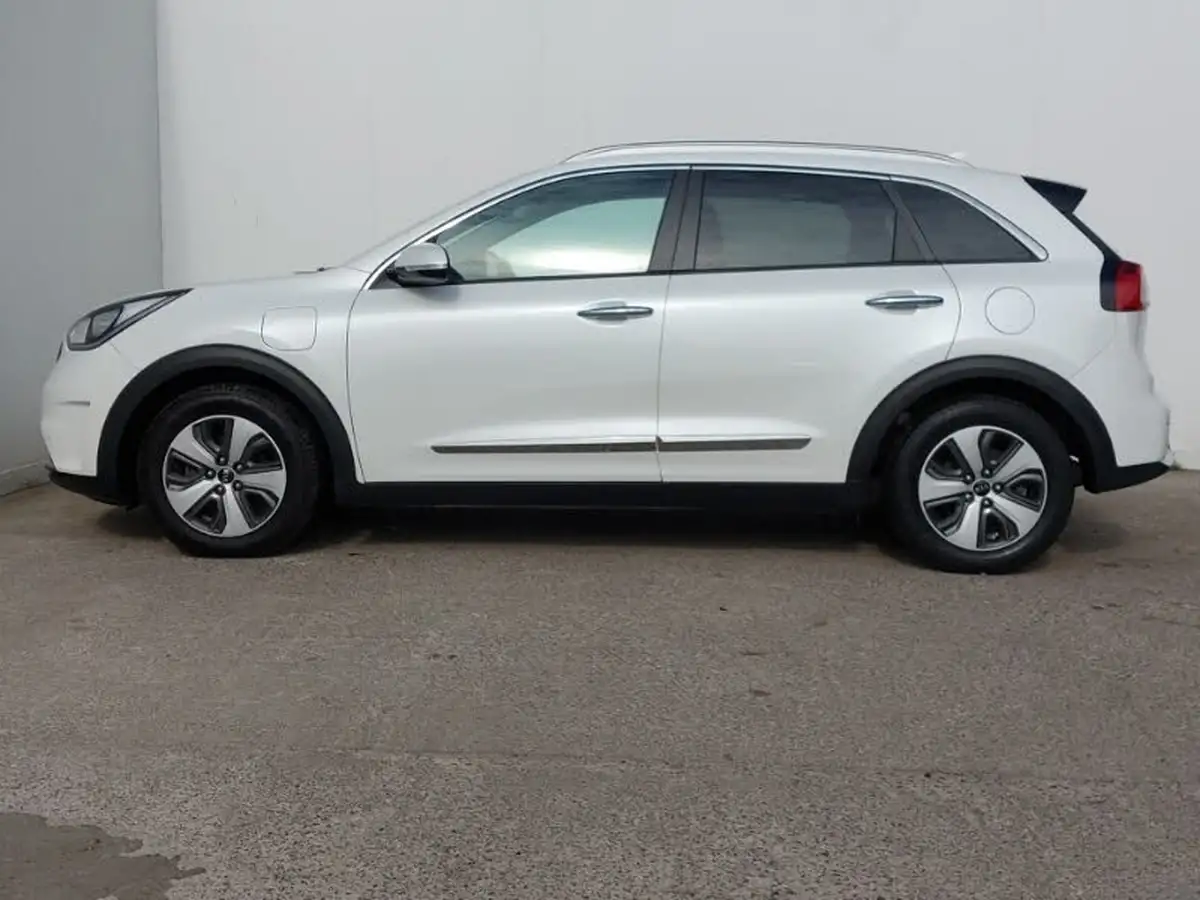 2017-kia-niro-16-gdi-phev-3-big-3