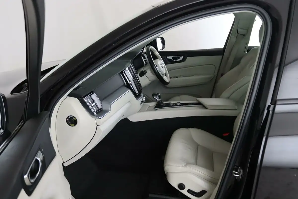 2019-volvo-xc60-20-t5-momentum-big-9