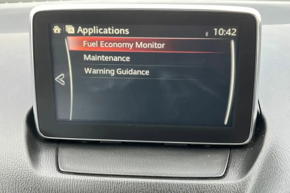 2015-mazda-mazda2-15-sport-nav-90ps-big-22