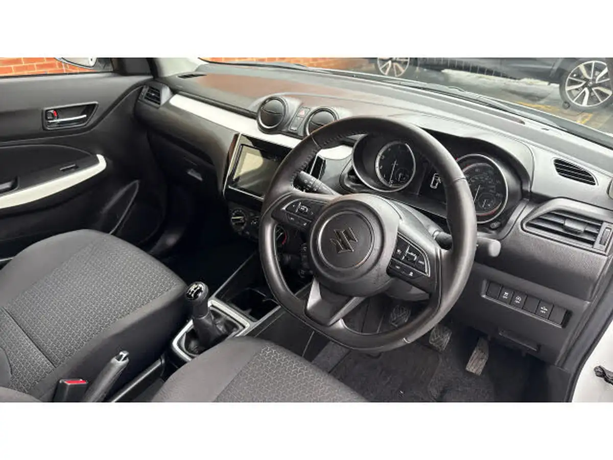2024-suzuki-swift-12-dualjet-sz-l-big-10
