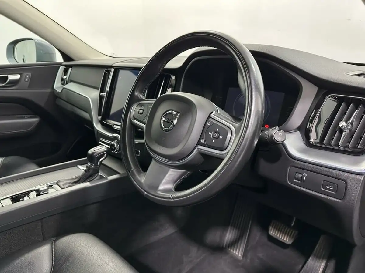 2017-volvo-xc60-20td-d4-momentum-pro-geartronic-big-8