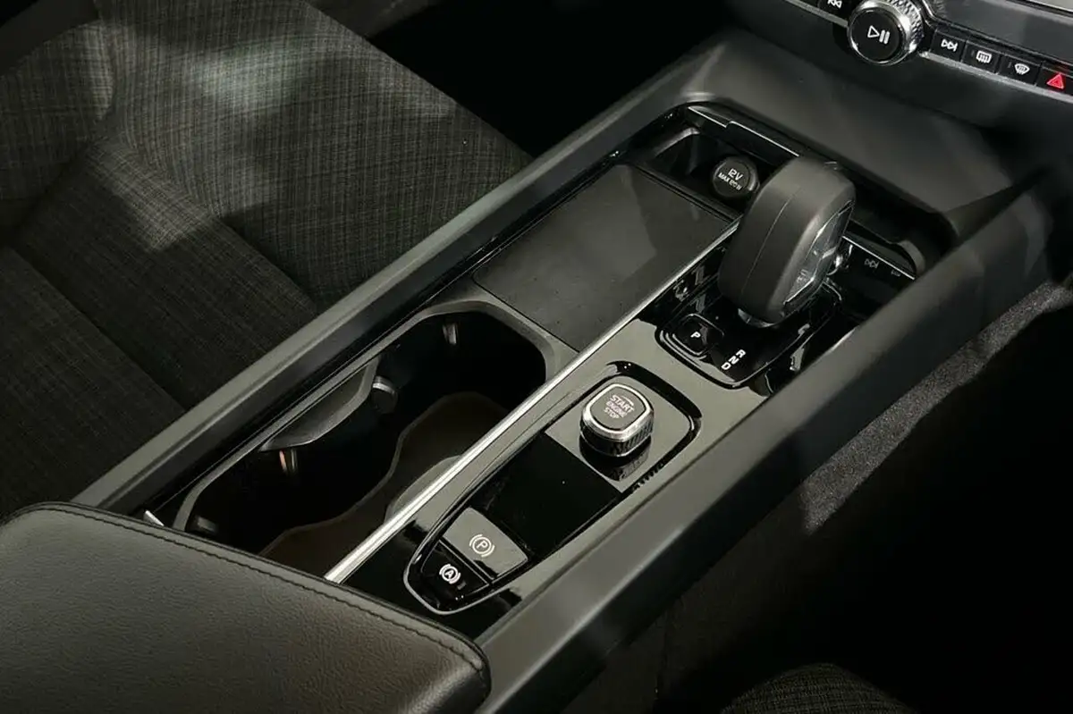 2022-volvo-v60-20-b3-core-big-36