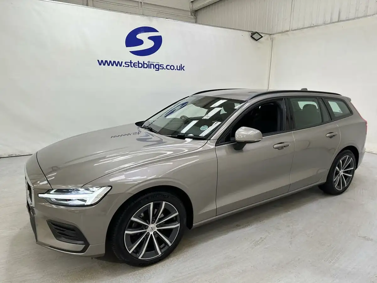 2021-volvo-v60-20-b3-momentum-161bhp-big-3