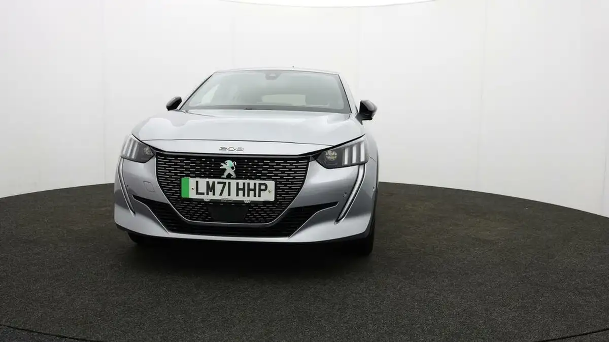 2021-peugeot-208-e-gt-premium-big-1