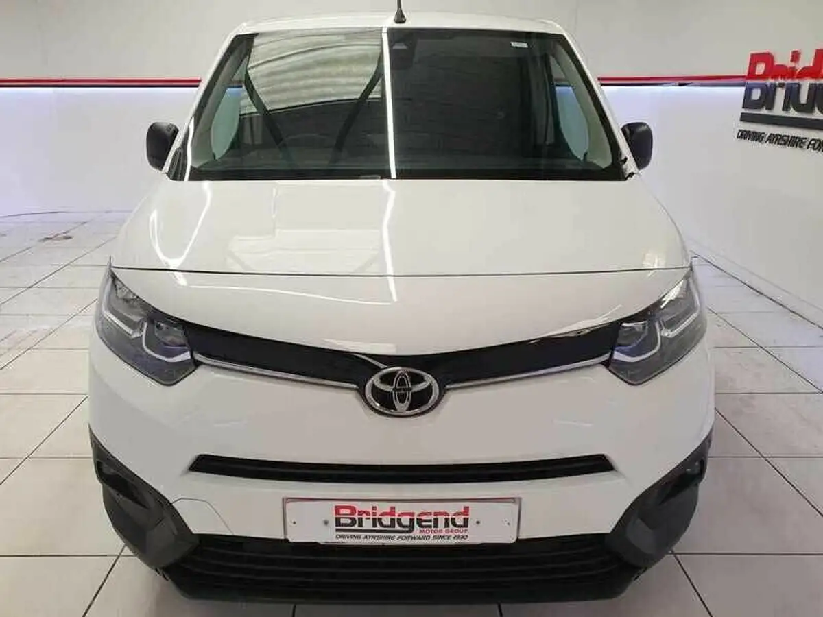 2021-toyota-proace-city-15d-icon-75hpeu6dt-e-l1-big-1