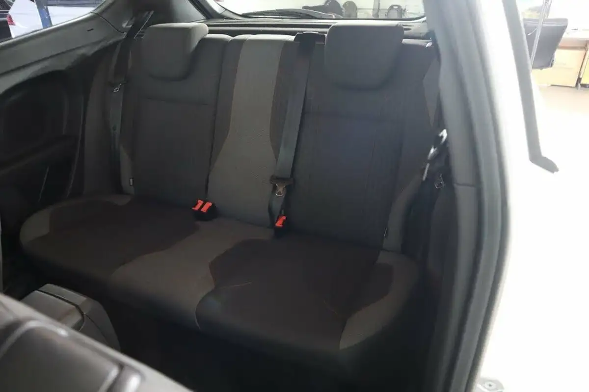 2017-ford-fiesta-10t-st-line-with-nav-125ps-3d-big-36