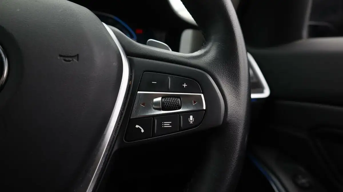 2020-bmw-3-series-big-25