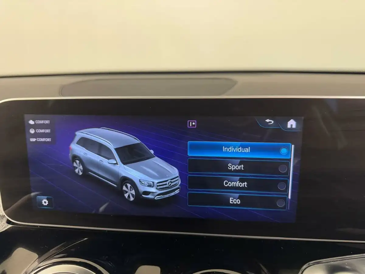 2020-mercedes-benz-glb-class-20d-glb220d-amg-line-premium-7-big-77