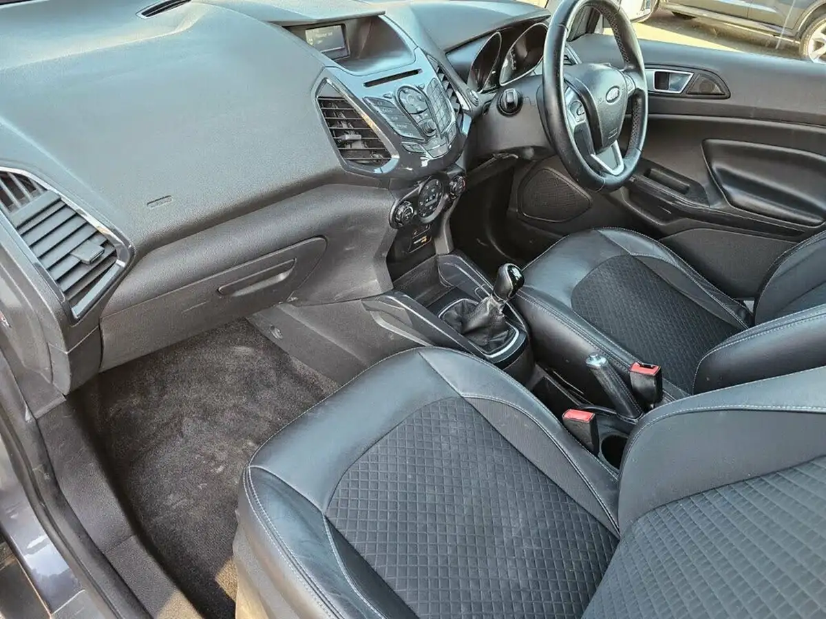 2015-ford-ecosport-10-titanium-t-big-19
