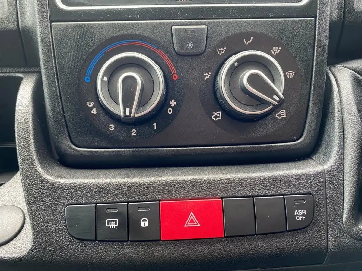 2024-peugeot-boxer-22-bluehdi-professional-premium-335-l3h2-panel-big-32