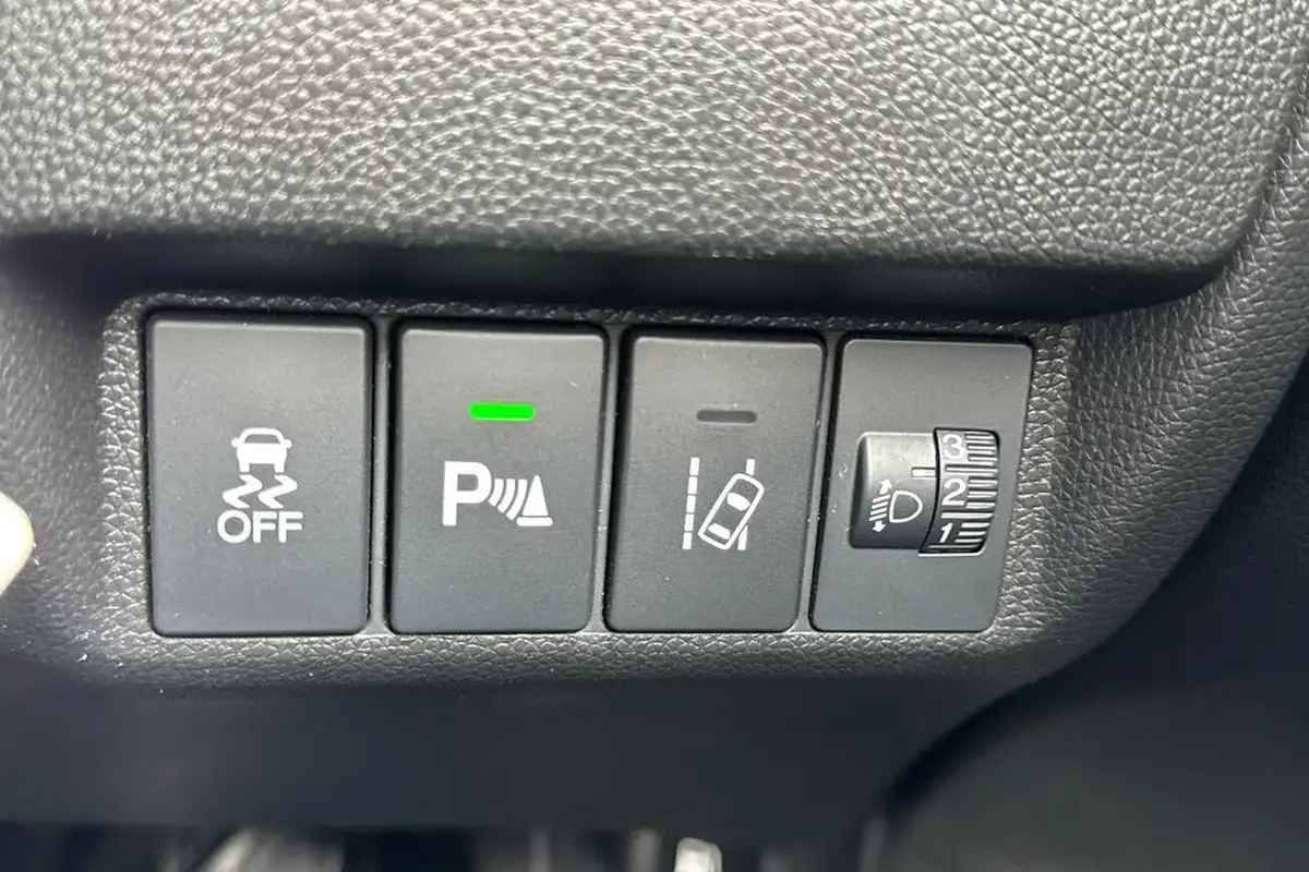 2019-honda-jazz-13-i-vtec-se-navi-cvt-big-20