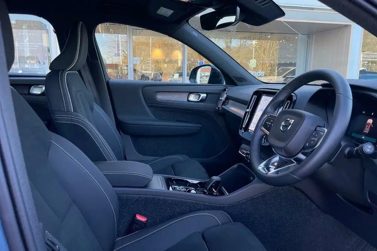 2024-volvo-xc40-20-b4-plus-big-24