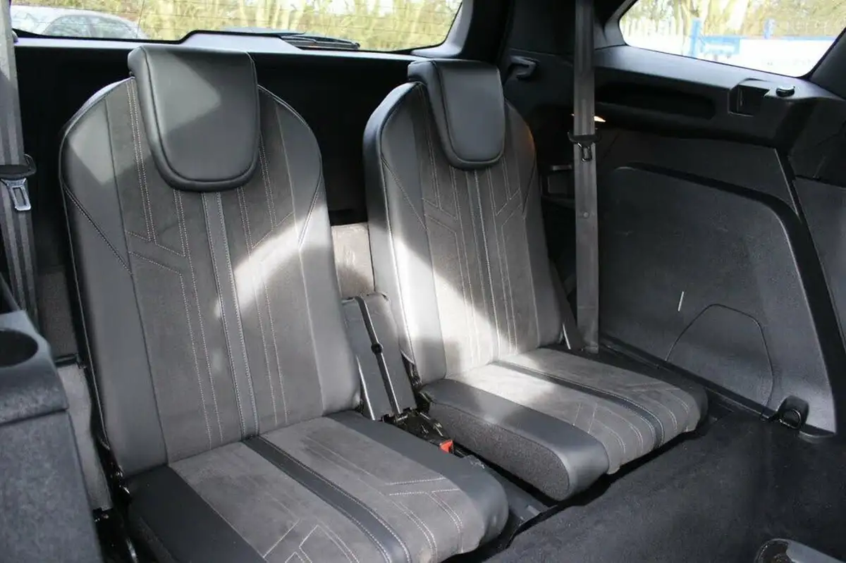 2021-peugeot-5008-suv-16-puretech-gt-big-36