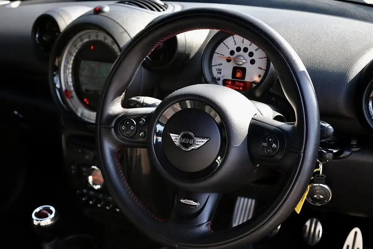 2014-mini-paceman-16-cooper-s-big-27