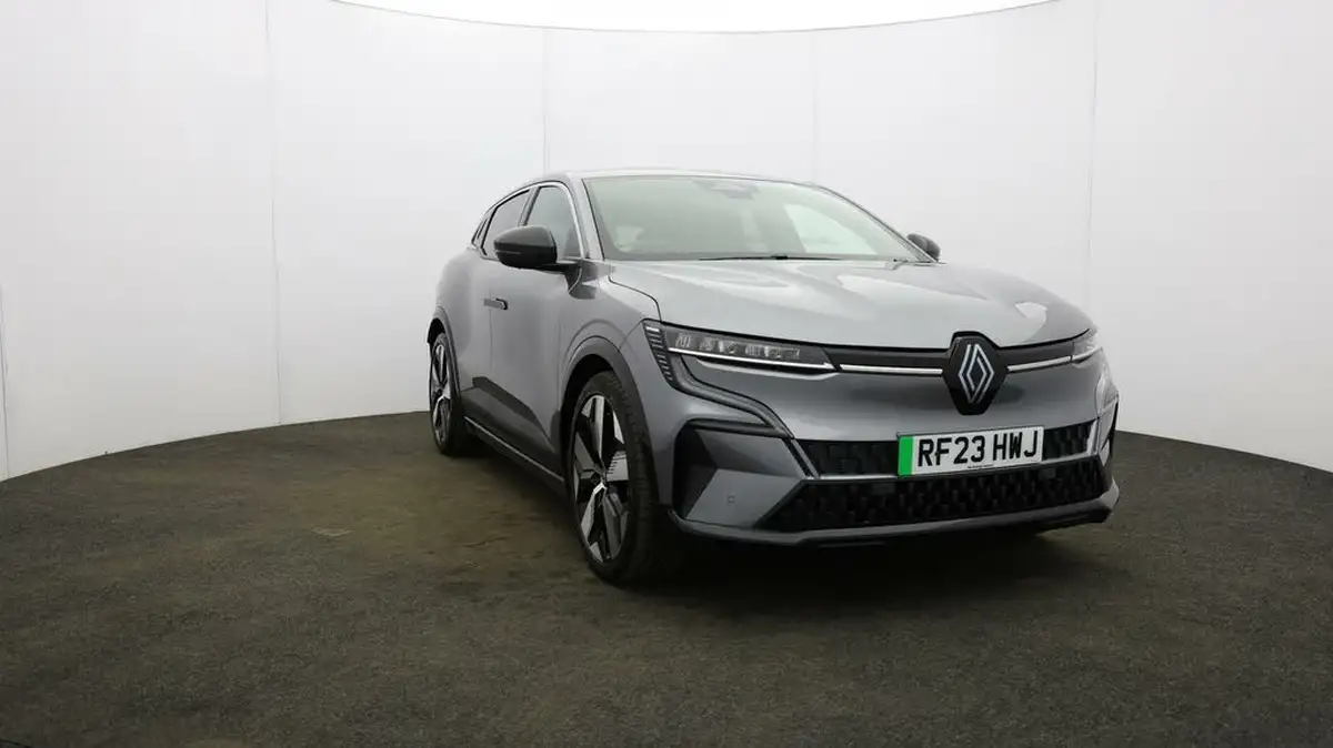 2023-renault-megane-e-tech-e-techno-big-36