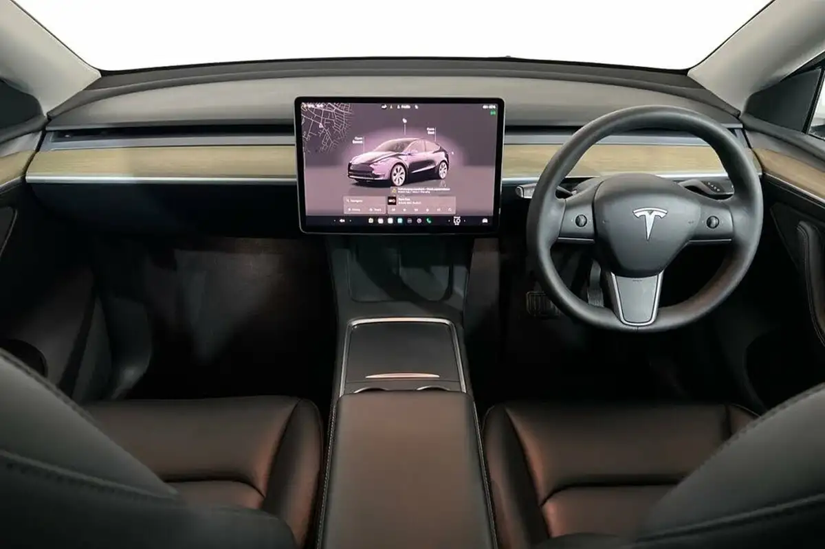 2023-tesla-model-y-e-long-range-big-9
