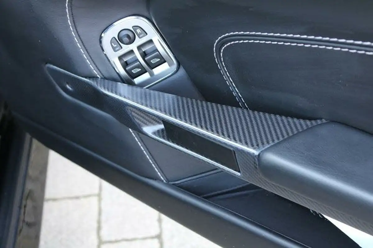 2015-aston-martin-db9-59-carbon-edition-big-19