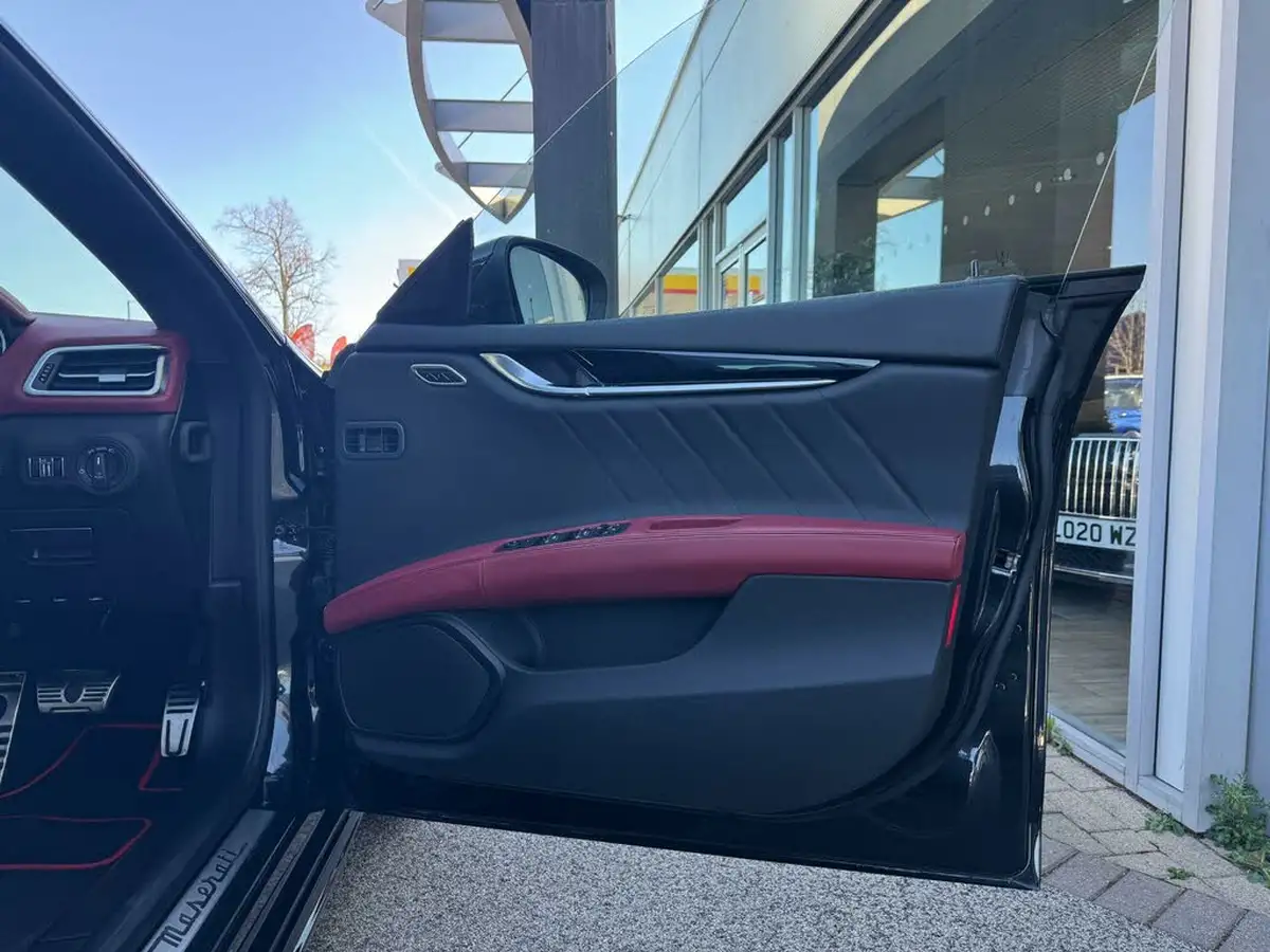 2022-maserati-ghibli-30-modena-350ps-big-24