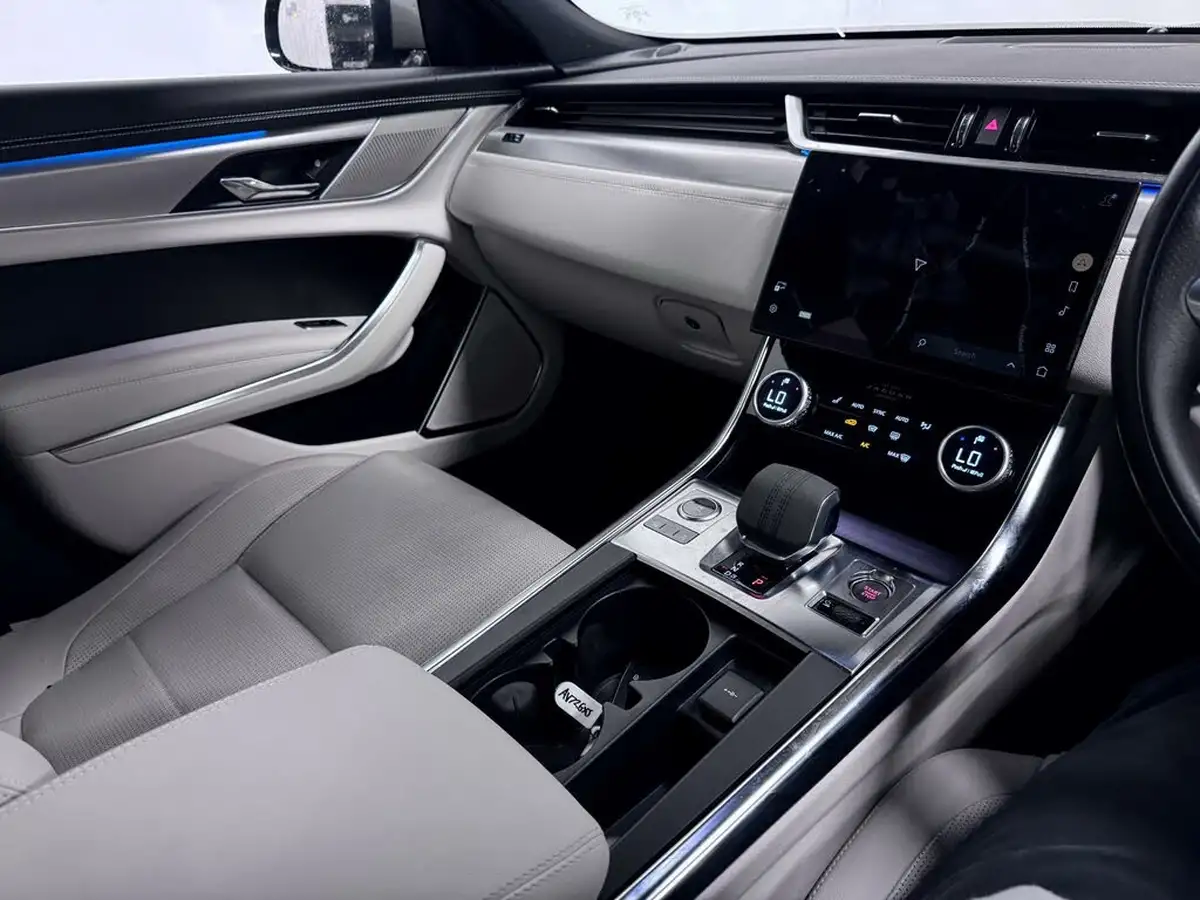 2022-jaguar-xf-20-d200-r-dynamic-se-rwd-saloon-4d-big-30