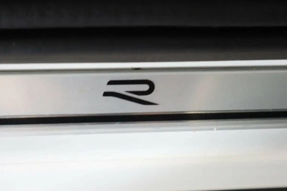 2021-volkswagen-t-roc-20-tsi-r-big-28