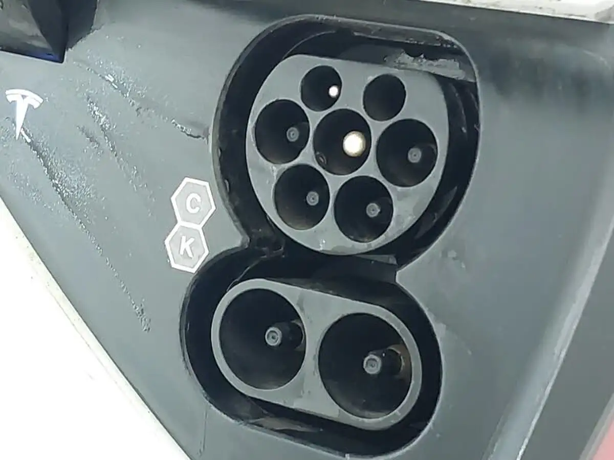 2021-tesla-model-3-e-long-range-awd-big-17