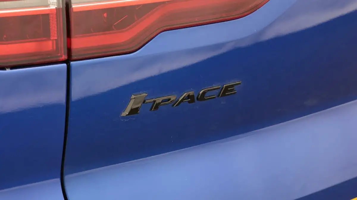 2022-jaguar-i-pace-ev400-hse-black-big-20