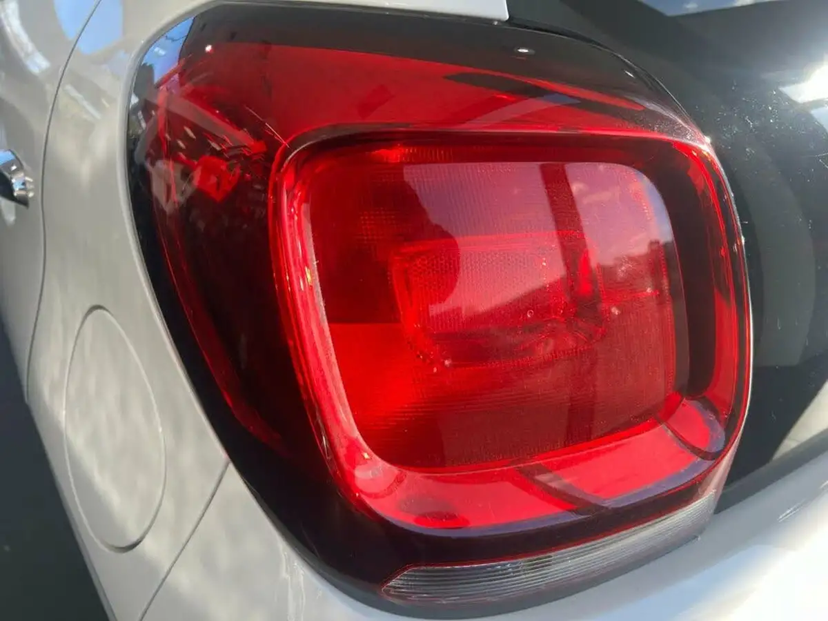 2018-citroen-c1-12-puretech-flair-5d-big-12