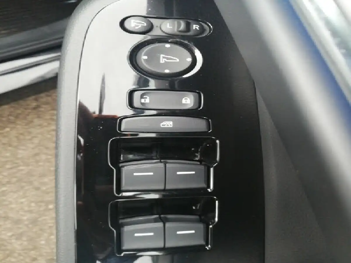 2024-honda-eny1-e-advance-big-9