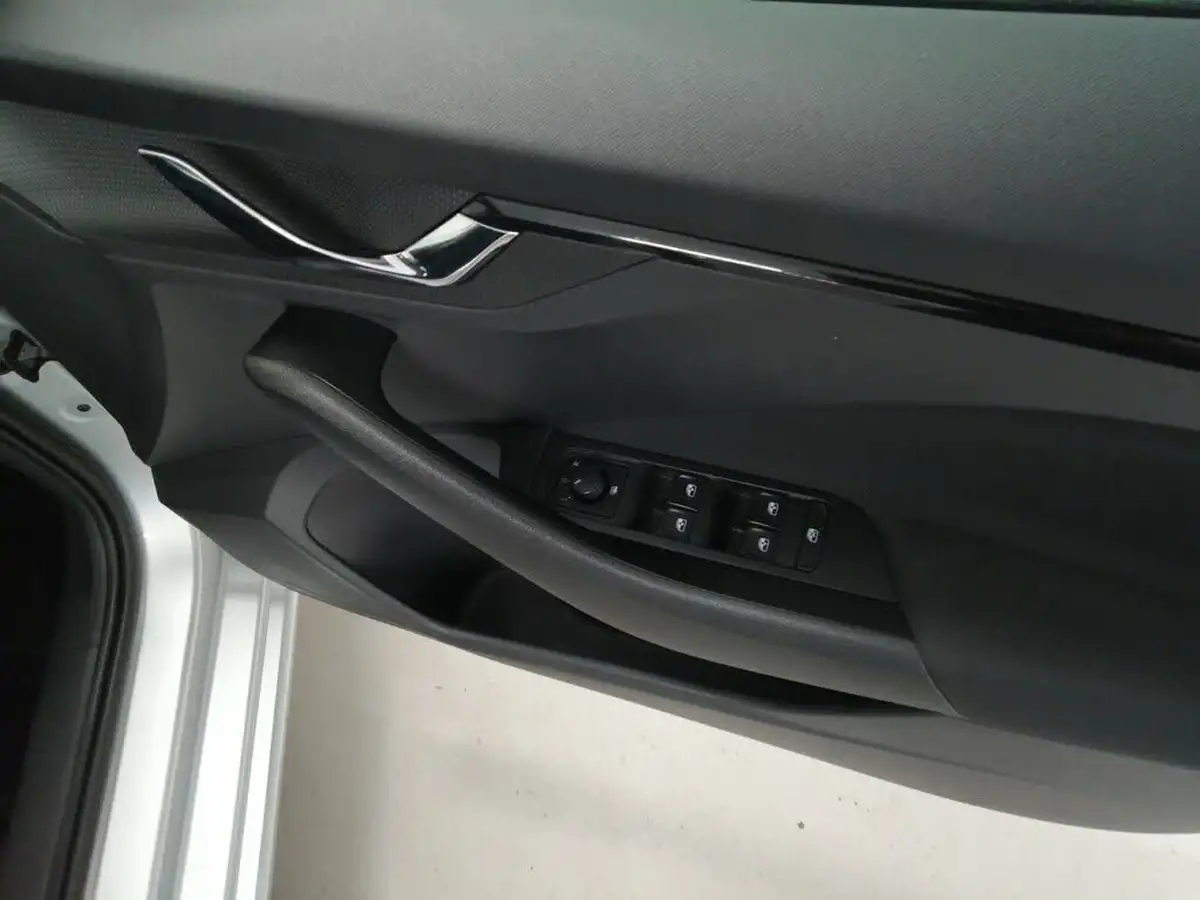 2022-skoda-scala-10-tsi-se-technology-109ps-big-37