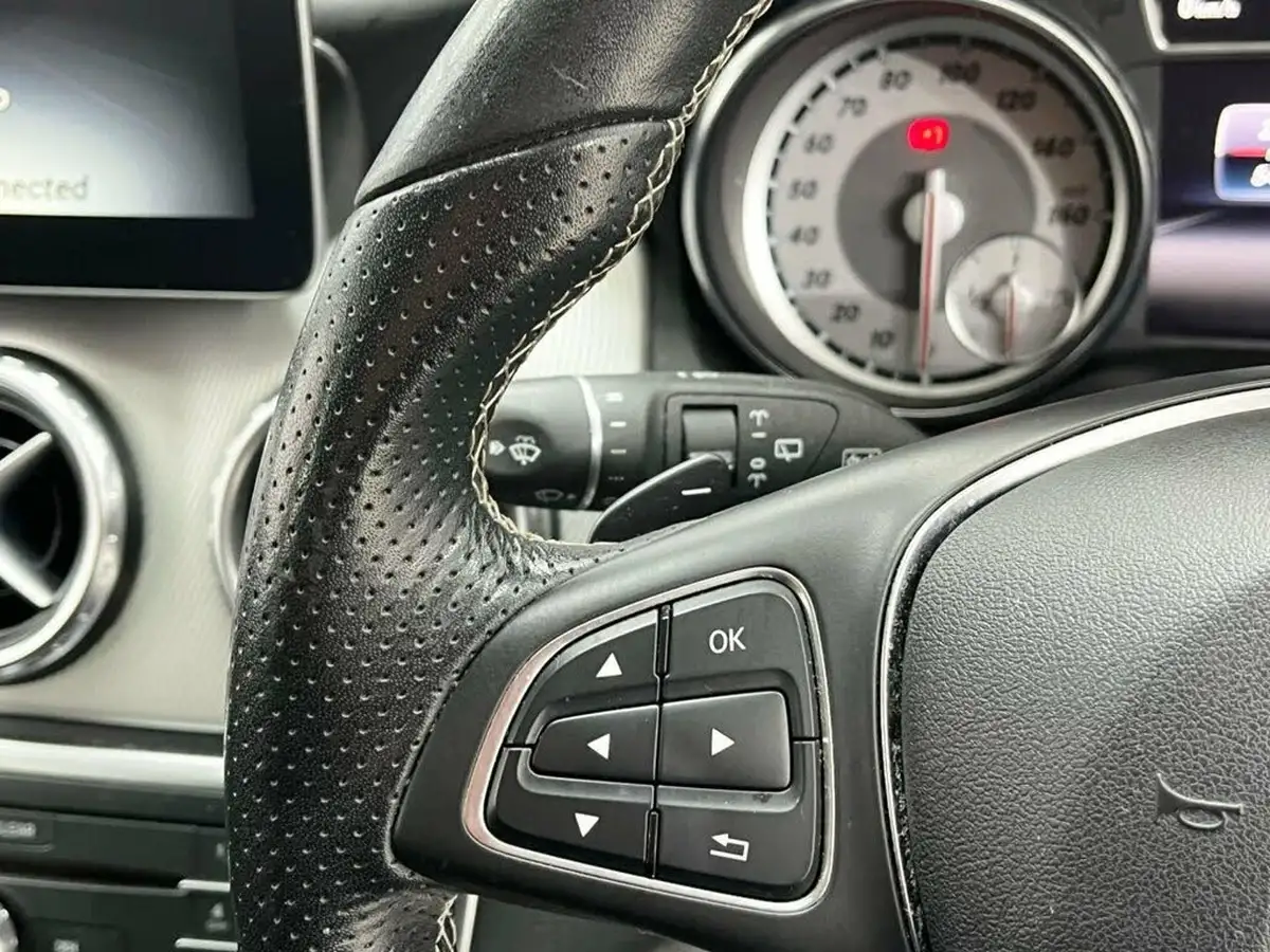 2017-mercedes-benz-gla-class-21d-gla-200d-sport-premiumss-7g-dct-big-24