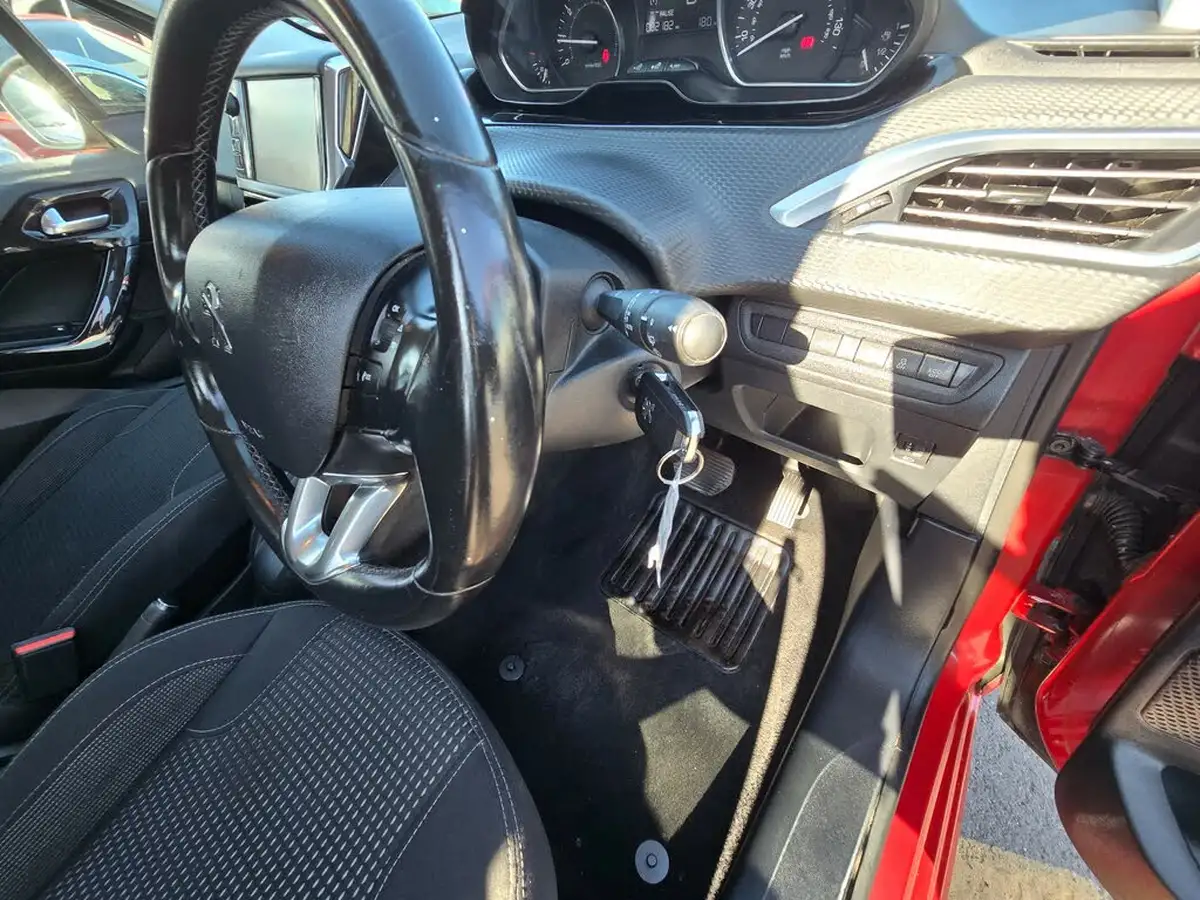 2015-peugeot-208-12-puretech-allure-110bhp-ss-5d-eat6-big-24