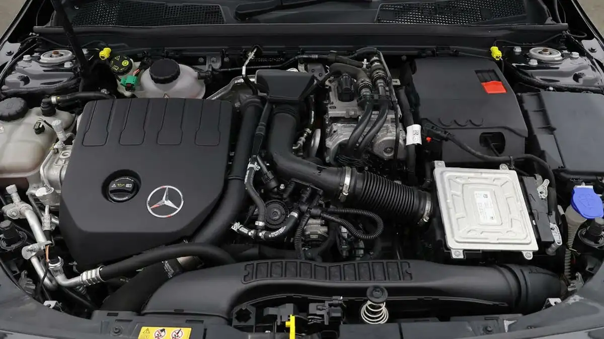 2020-mercedes-benz-a-class-13-a250e-amg-line-executive-hatchback-5d-big-18