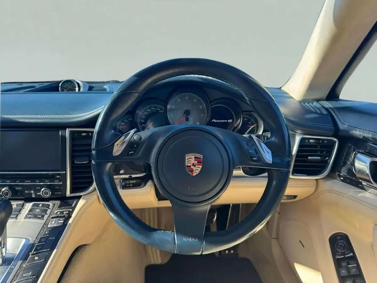 2010-porsche-panamera-48-4s-big-11